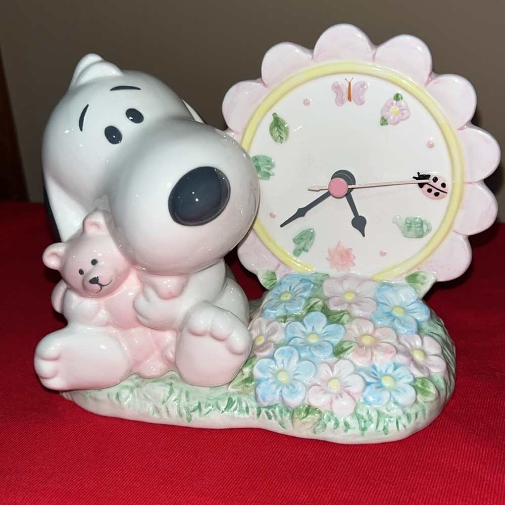 Vintage Snoopy Ceramic Clock with Floral Design - Picture 1 of 4